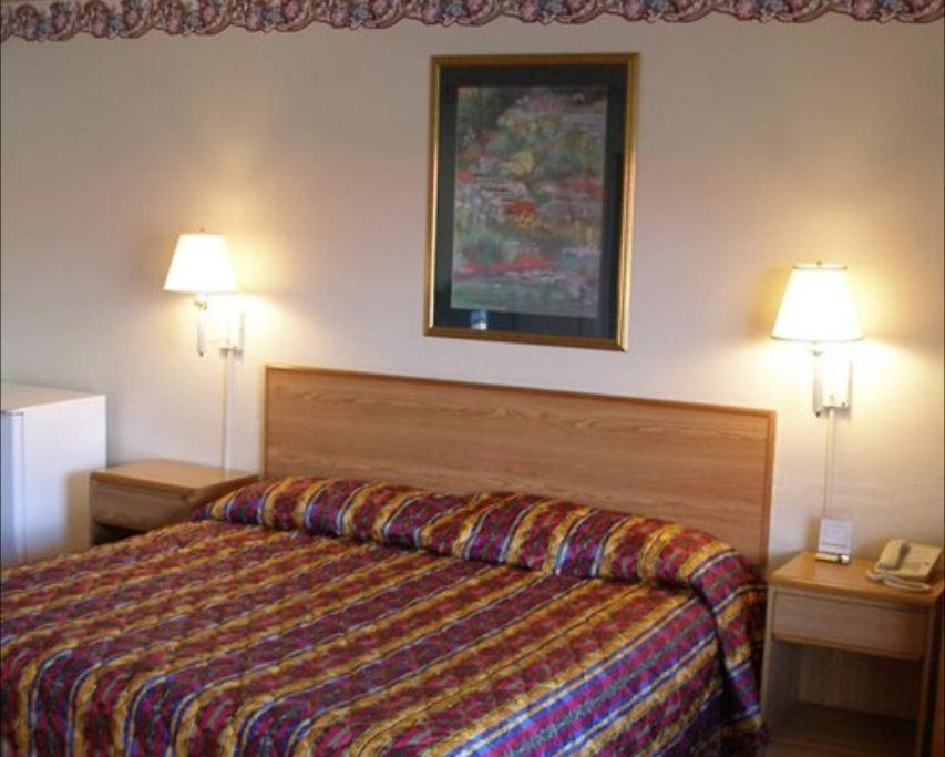 Red Carpet Inn סטארקה חדר תמונה